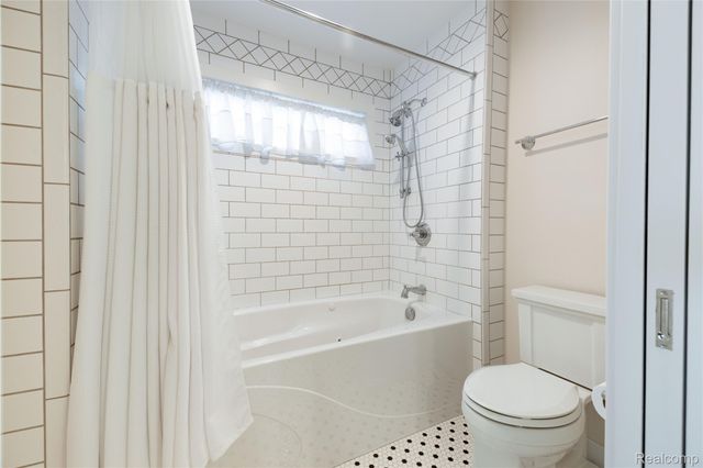 19495 Lighthouse Point, Grosse Ile Township, MI 48138