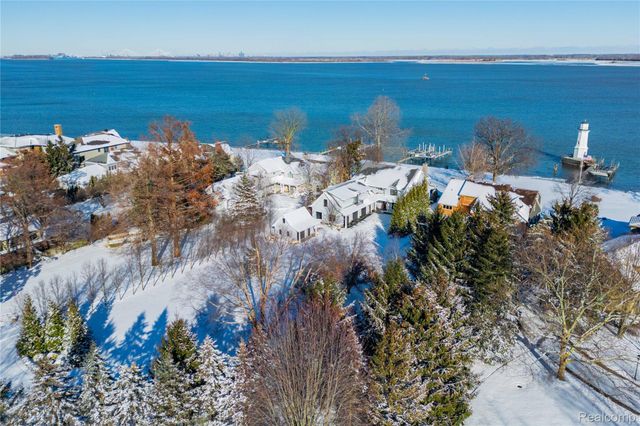 19495 Lighthouse Point, Grosse Ile Township, MI 48138