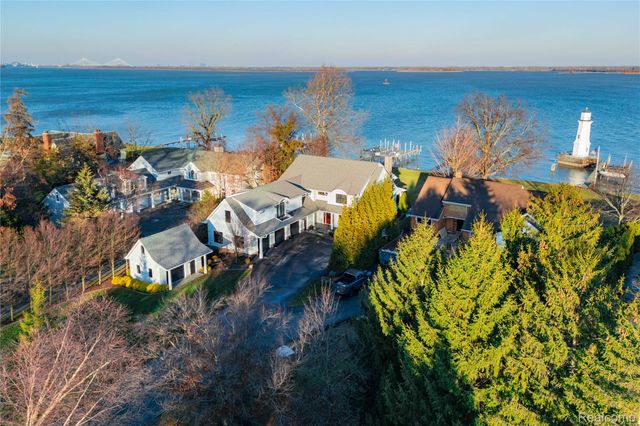 19495 Lighthouse Point, Grosse Ile Township, MI 48138