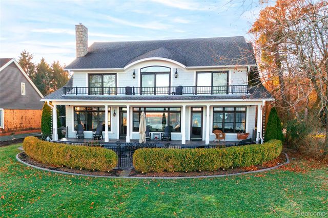 19495 Lighthouse Point, Grosse Ile Township, MI 48138