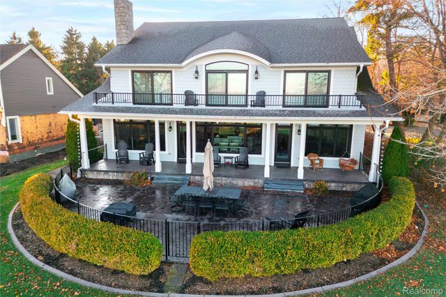 19495 Lighthouse Point, Grosse Ile Township, MI 48138