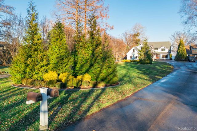 19495 Lighthouse Point, Grosse Ile Township, MI 48138