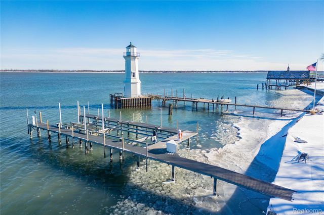 19495 Lighthouse Point, Grosse Ile Township, MI 48138