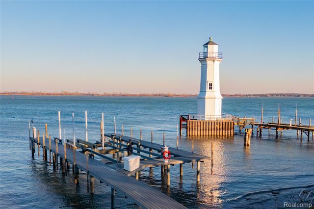 19495 Lighthouse Point, Grosse Ile Township, MI 48138