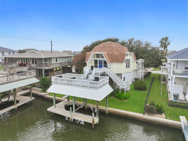 12901 E Barcelona, Galveston, TX 77554