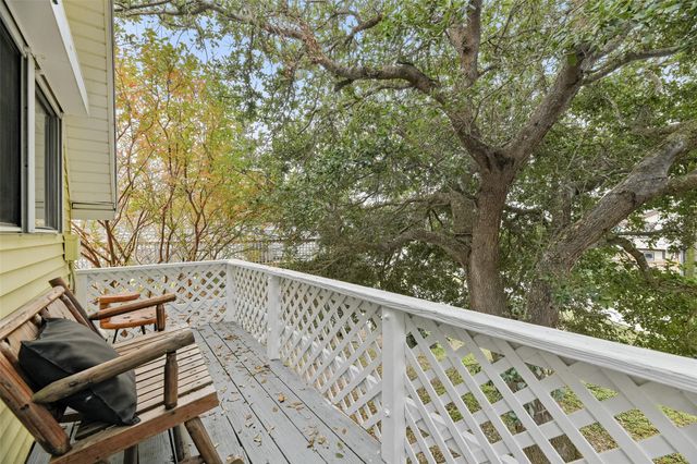 12901 E Barcelona, Galveston, TX 77554