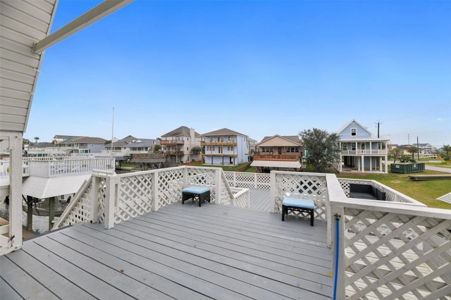 12901 E Barcelona, Galveston, TX 77554