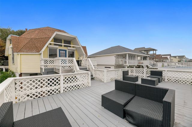 12901 E Barcelona, Galveston, TX 77554