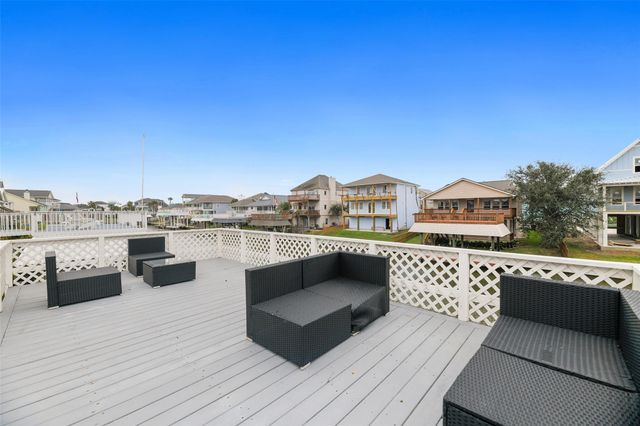 12901 E Barcelona, Galveston, TX 77554