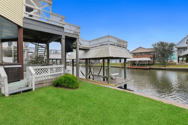 12901 E Barcelona, Galveston, TX 77554