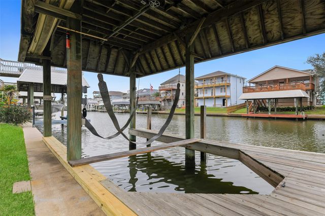 12901 E Barcelona, Galveston, TX 77554