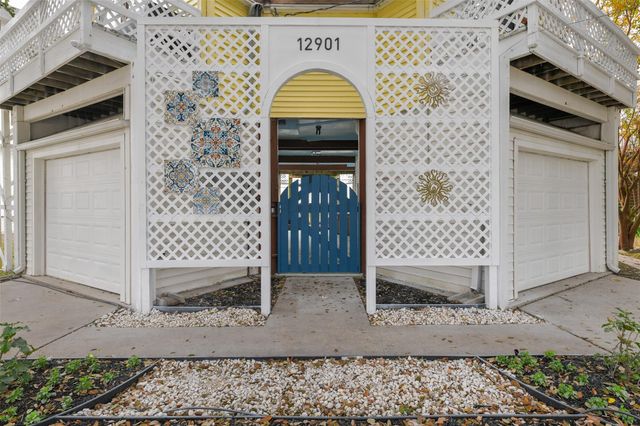 12901 E Barcelona, Galveston, TX 77554