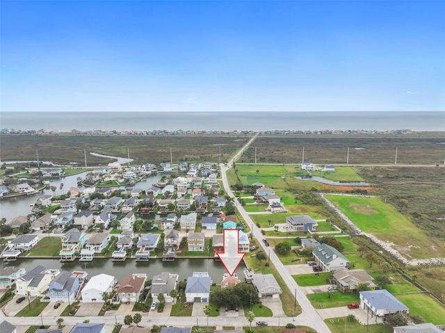 12901 E Barcelona, Galveston, TX 77554