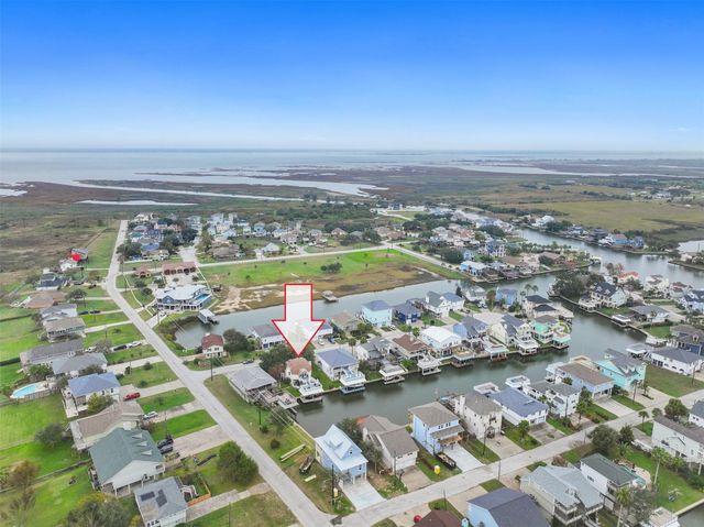 12901 E Barcelona, Galveston, TX 77554