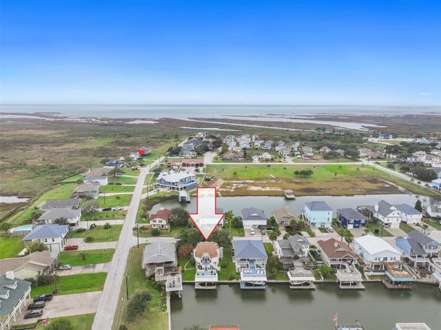 12901 E Barcelona, Galveston, TX 77554