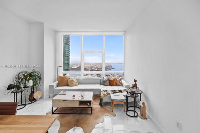 851 NE 1st Ave 3211, Miami, FL 33132