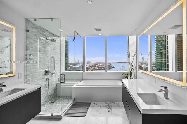 851 NE 1st Ave 3211, Miami, FL 33132