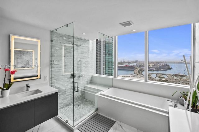 851 NE 1st Ave 3211, Miami, FL 33132