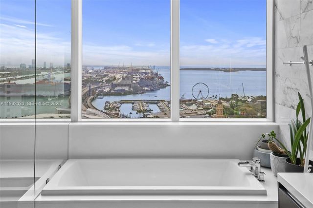 851 NE 1st Ave 3211, Miami, FL 33132