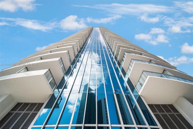 851 NE 1st Ave 3211, Miami, FL 33132