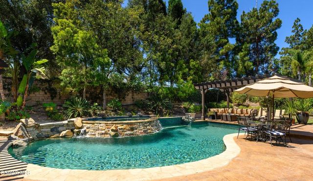 936 Vivian Circle, Newbury Park, CA 91320