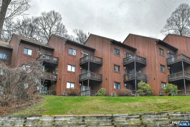 3 Davos Drive 6, Vernon, NJ 07462