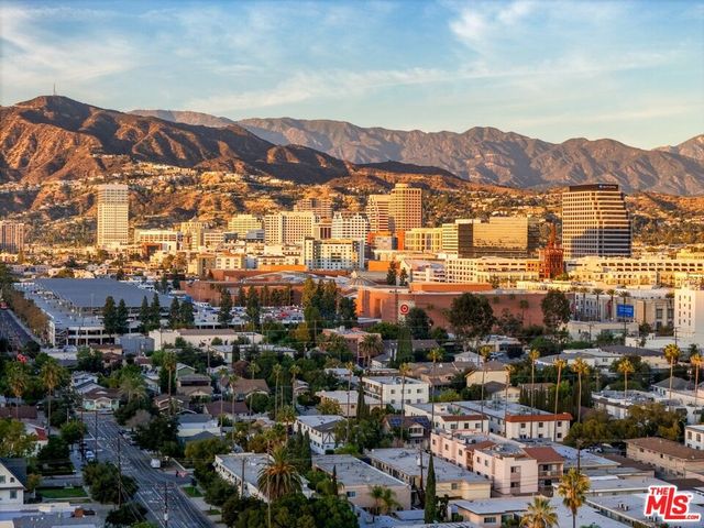 615 S Columbus Avenue, Glendale, CA 91204