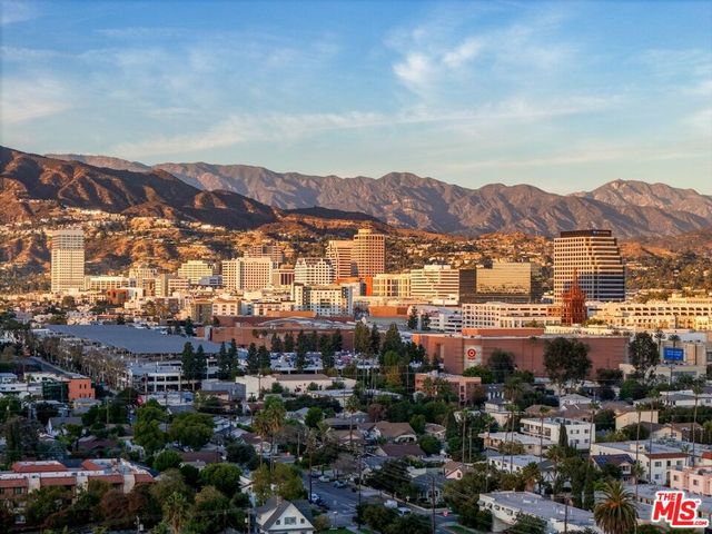 615 S Columbus Avenue, Glendale, CA 91204