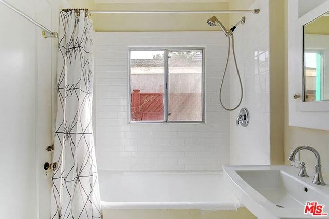 615 S Columbus Avenue, Glendale, CA 91204