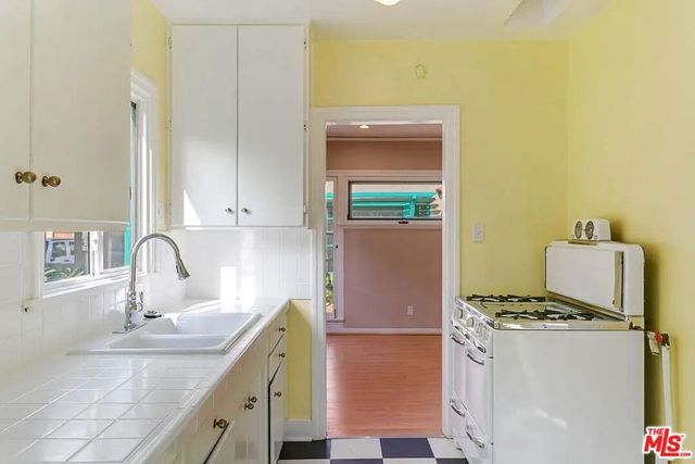 615 S Columbus Avenue, Glendale, CA 91204