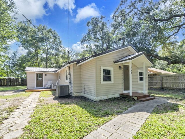1200 S Cedar Avenue, Niceville, FL 32578