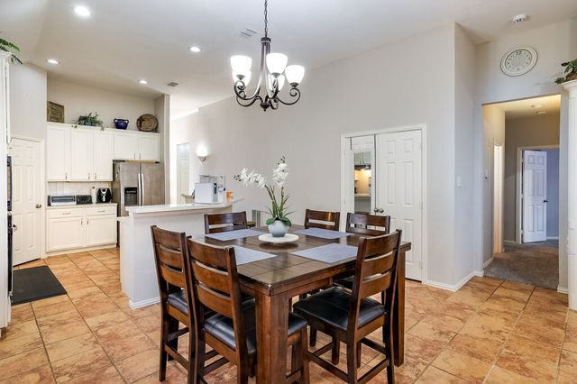 124 Stonecreek Drive, Irving, TX 75063