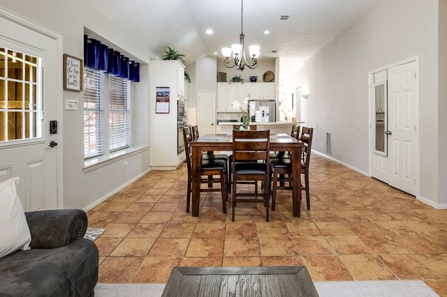 124 Stonecreek Drive, Irving, TX 75063