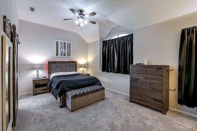 124 Stonecreek Drive, Irving, TX 75063