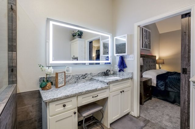 124 Stonecreek Drive, Irving, TX 75063