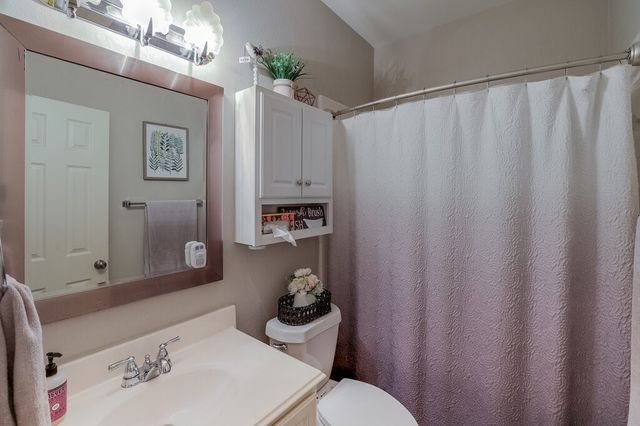 124 Stonecreek Drive, Irving, TX 75063