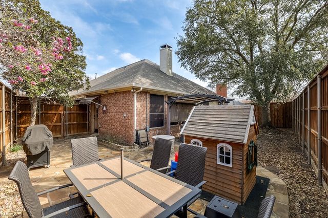 124 Stonecreek Drive, Irving, TX 75063