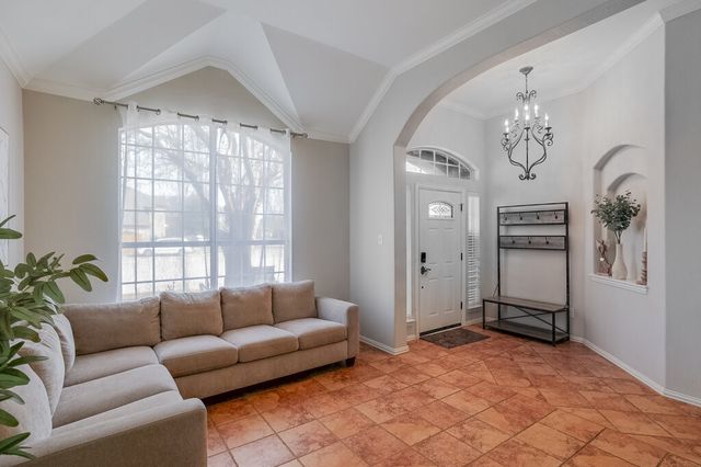 124 Stonecreek Drive, Irving, TX 75063