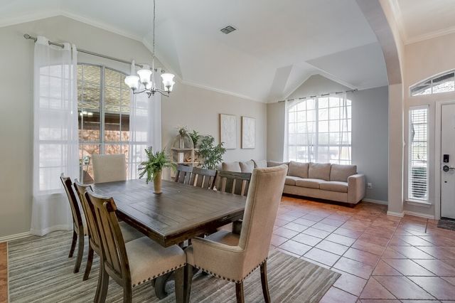 124 Stonecreek Drive, Irving, TX 75063