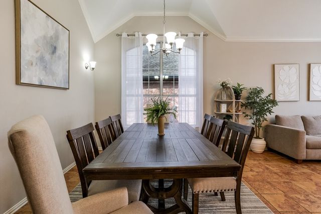 124 Stonecreek Drive, Irving, TX 75063