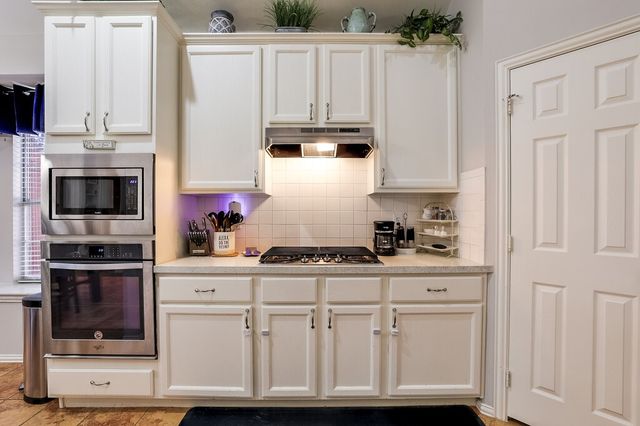 124 Stonecreek Drive, Irving, TX 75063