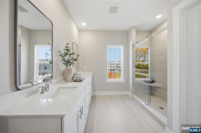 12 Belmont Place, Oakland, NJ 07436