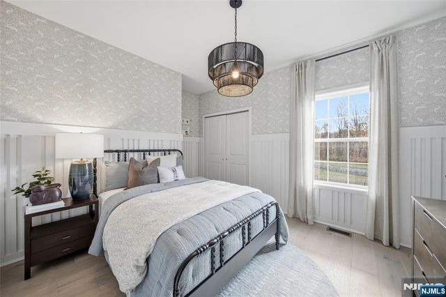 12 Belmont Place, Oakland, NJ 07436