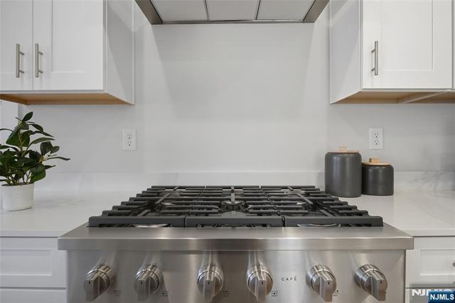 12 Belmont Place, Oakland, NJ 07436