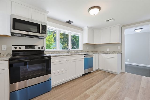 20 Tondreau Ave, Attleboro, MA 02703
