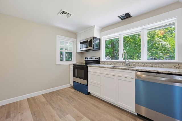 20 Tondreau Ave, Attleboro, MA 02703