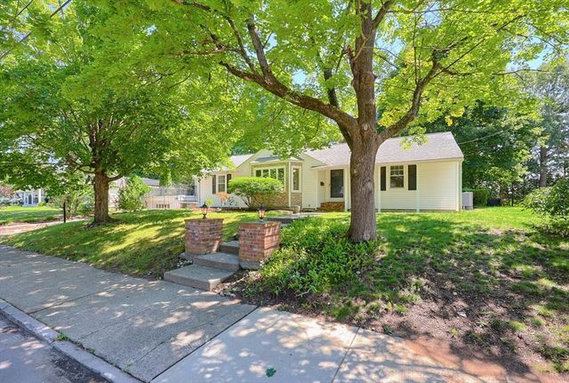 20 Tondreau Ave, Attleboro, MA 02703