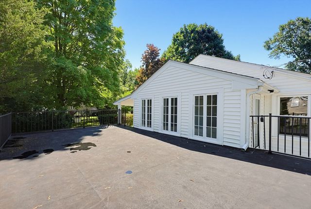 20 Tondreau Ave, Attleboro, MA 02703