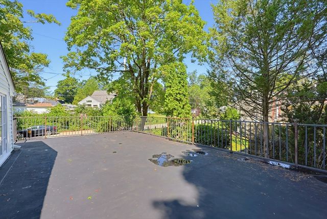 20 Tondreau Ave, Attleboro, MA 02703