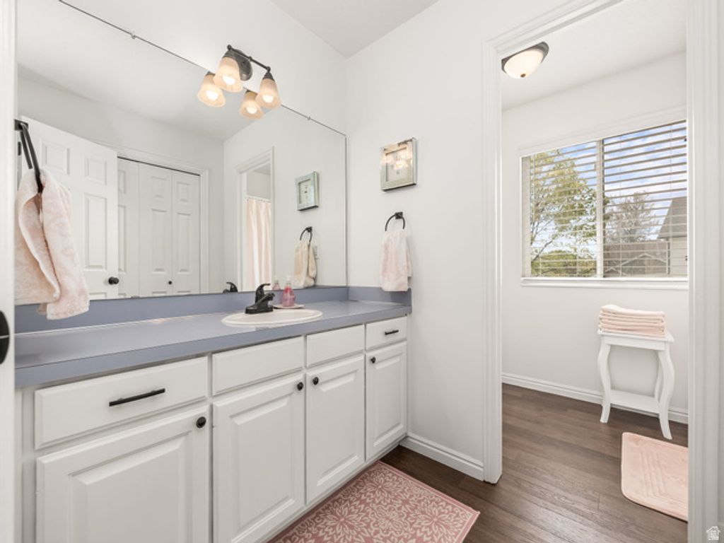 Image 11 of property listing at 2079 N 2100 E, Layton, UT 84040